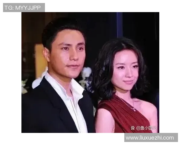 谢霆锋与足球明星亲密合影展现运动激情与友谊的瞬间 谢霆锋与足球明星亲密合影展现运动激情与友谊的瞬间